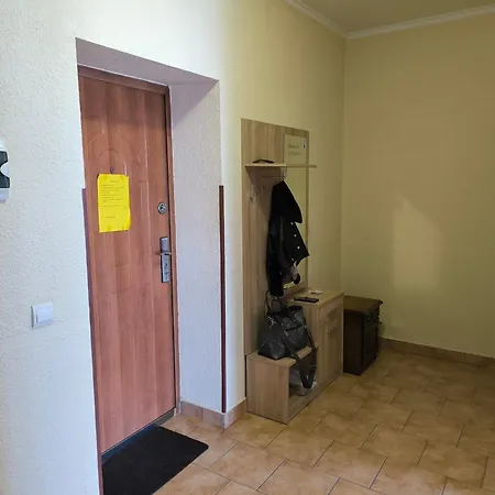 Domovik Parkaniya, 2a Lejlighed