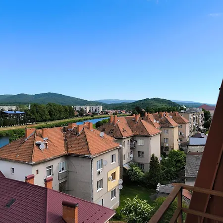 Апартаменты Domovik Parkaniya, 2a Мукачево