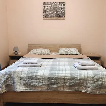 アパート Domovik Parkaniya, 2a *