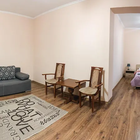 Domovik Parkaniya, 2a