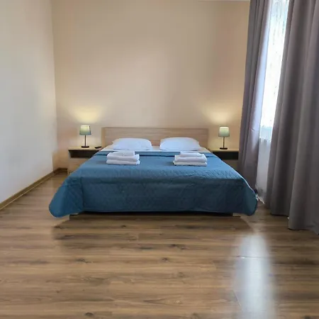 Domovik Parkaniya, 2a Апартаменты *