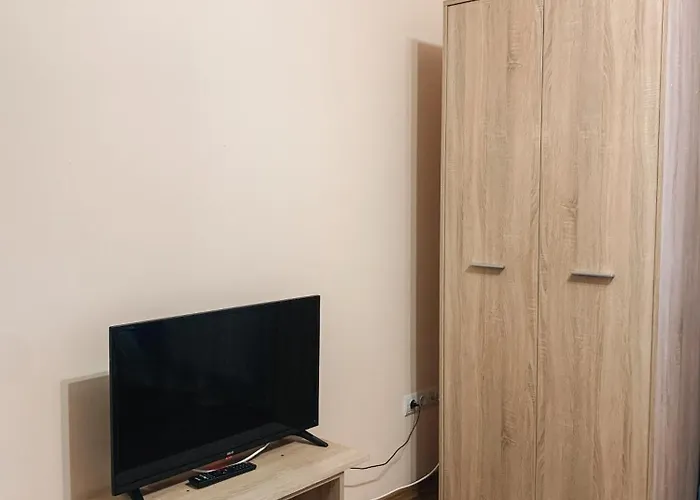 Domovik Parkaniya, 2a * Mukaçeve