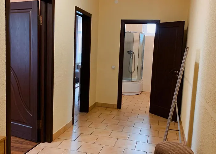 Domovik Parkaniya, 2a * Mukaçeve